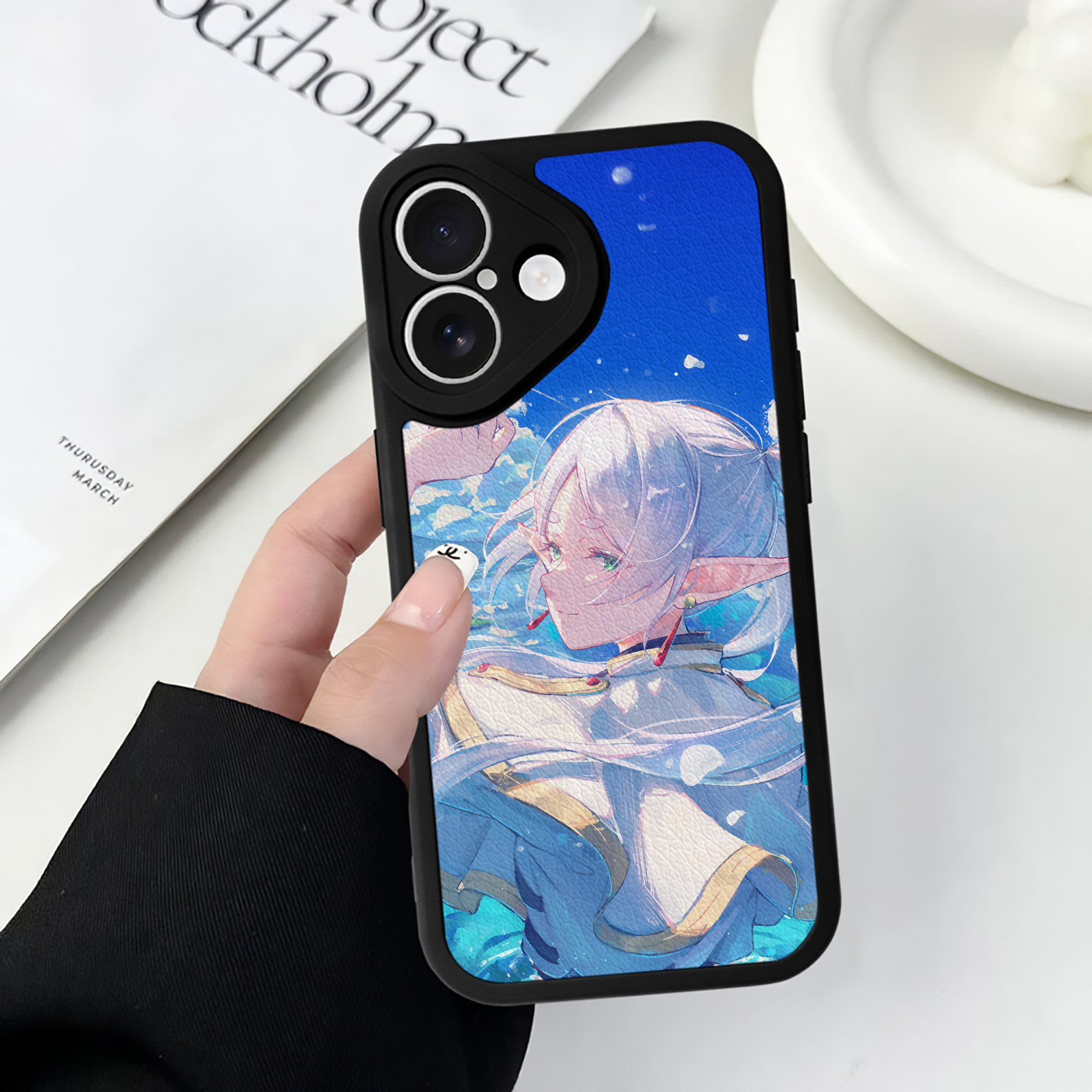（画像用） 葬送のフリーレン Frieren 【iPhone 16シリーズ対応】シリコンスマホケース（レザー調） 材質：シリコン